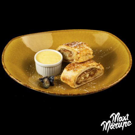 Ābolu strūdele ar vaniļas mērci